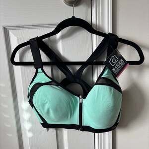 NWT Victoria's Secret VSX Incredible Front-Close Maximum Support Sport Bra 36D